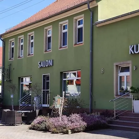 Souterrainwohnung In *